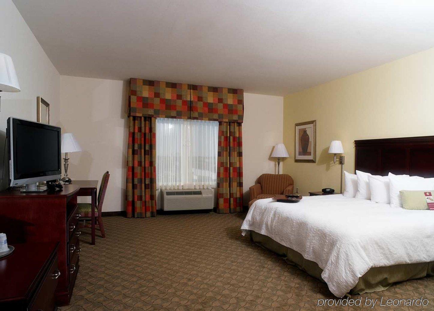 Hampton Inn & Suites Лаббок Номер фото